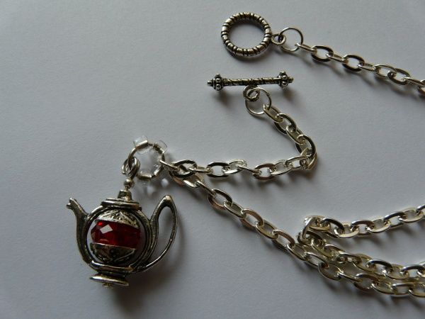 teapot necklace...:)