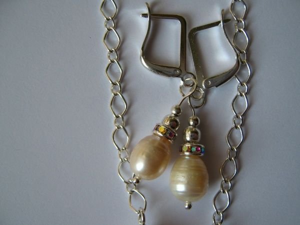 set pearls...