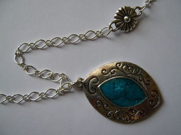 turquoise leaf necklace...