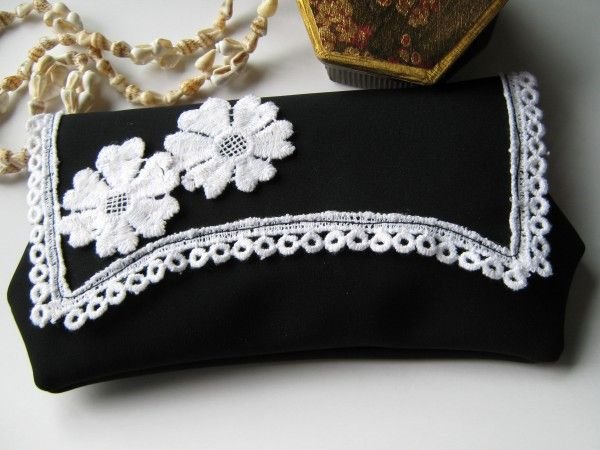 black purse & white lace...VANDUT
