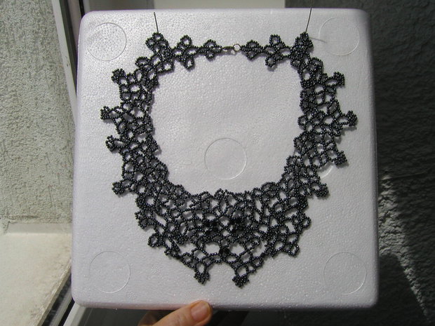 colier-dantela margele negre