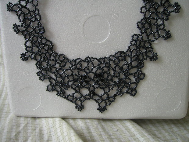 colier-dantela margele negre