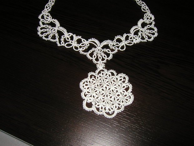 colier alb”vintage”