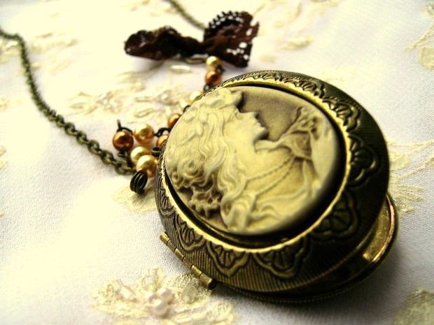 BRANDY LOCKET CAMEO...