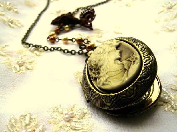 BRANDY LOCKET CAMEO...