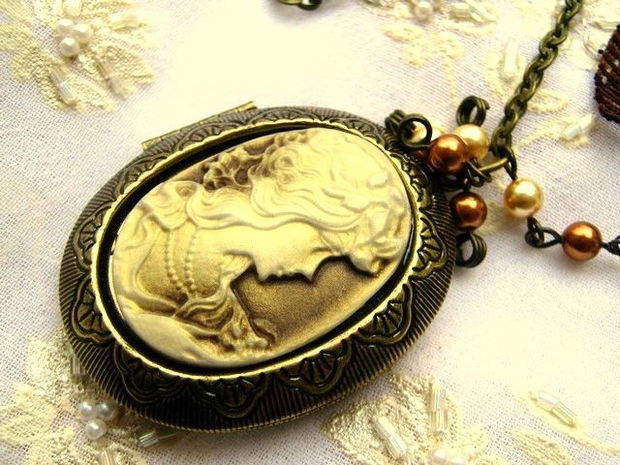 BRANDY LOCKET CAMEO...