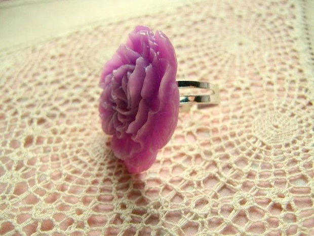 PURPLE CARNATIONS...ring:)