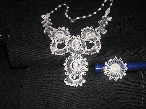 Snow white ring & collar