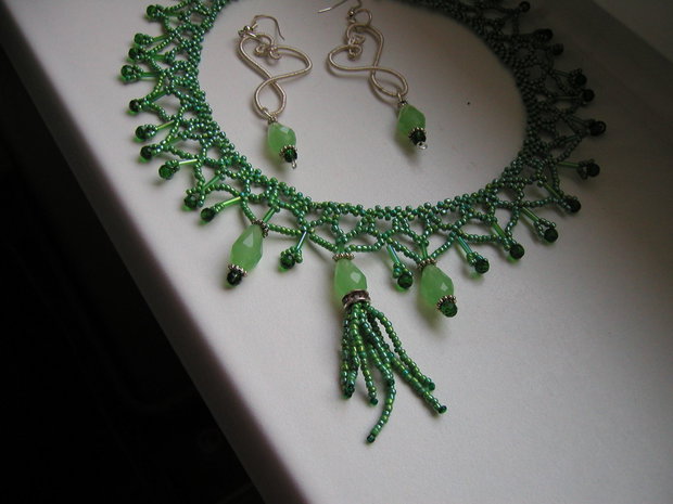 colier ”green beads”si cercei asortati REZERVAT
