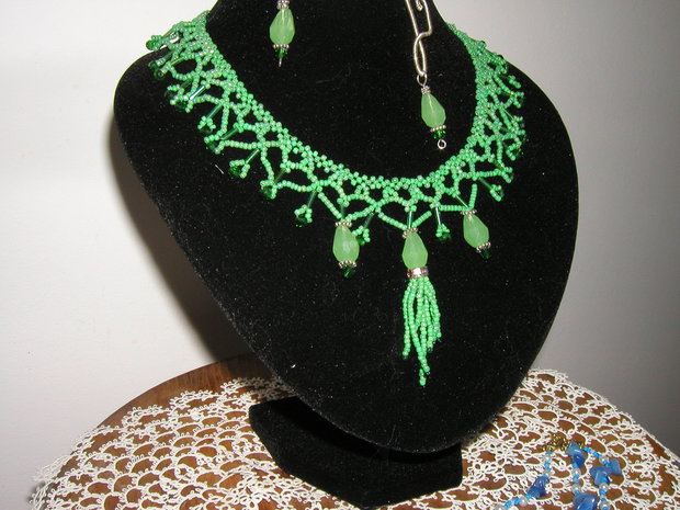 colier ”green beads”si cercei asortati REZERVAT