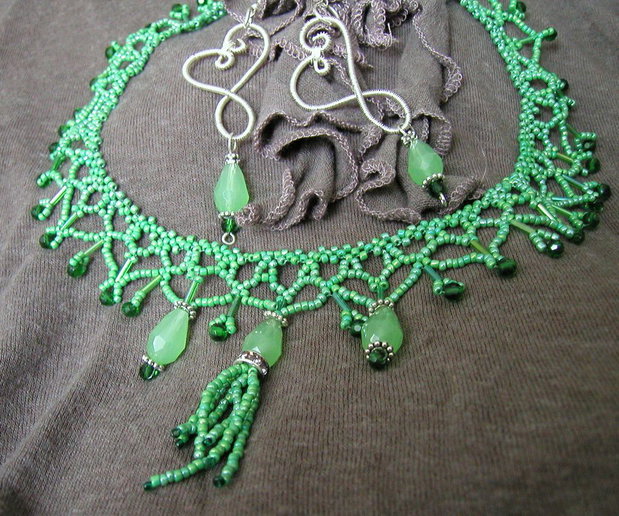 colier ”green beads”si cercei asortati REZERVAT