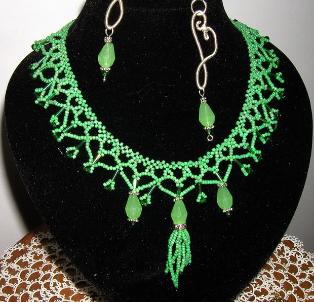 colier ”green beads”si cercei asortati REZERVAT