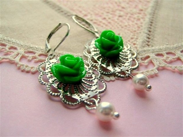 GREEN LACEY ROSES:)