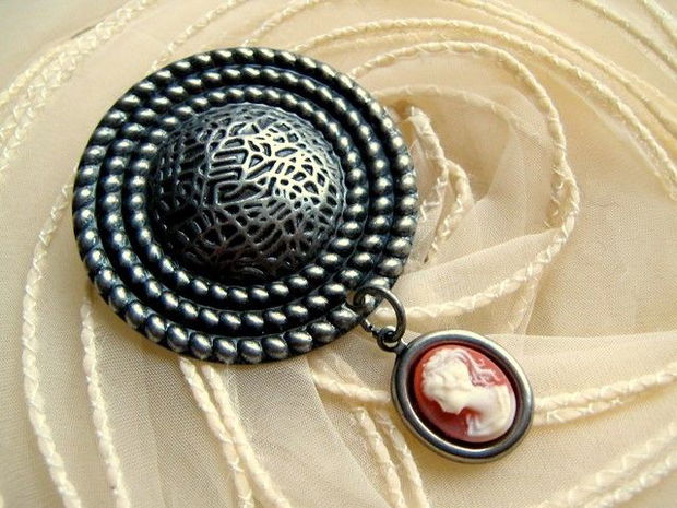 TRIBAL CAMEO...