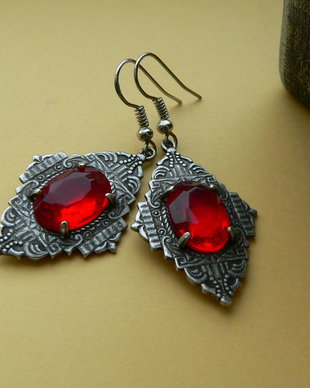 "Divas wear red...too"