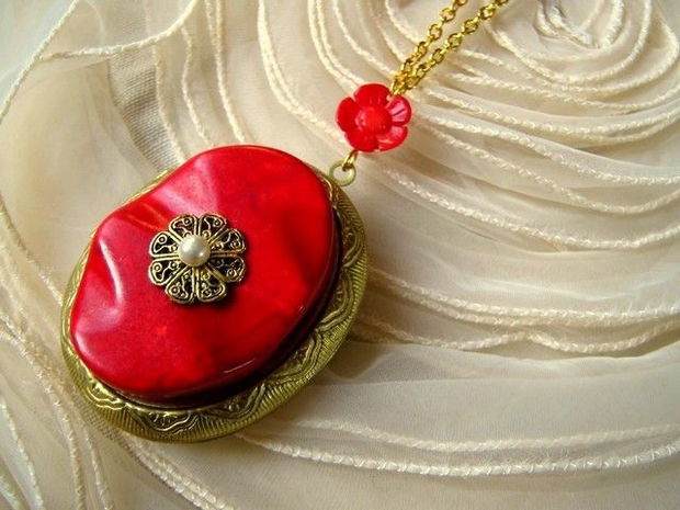 SPRING HUGE LOCKET:)