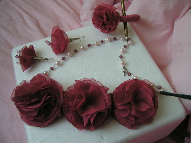 set-colier,bratara ,cercei ” a lot of pink”