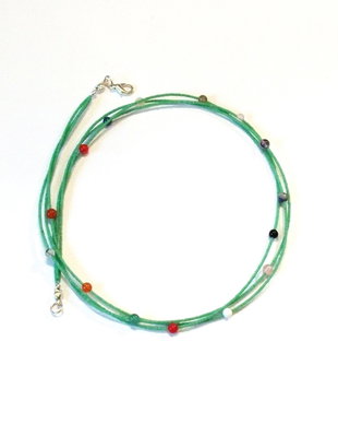 Colier verde cu margele colorate 282