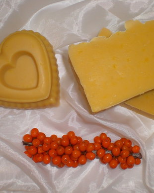 TRUST! Sapun 100% natural si vegan, cu unt de shea, ulei de catina si suc de ghimbir - pentru piele uscata.