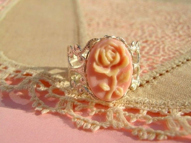 BUTTER CREAM CAMEO RING-rezervat