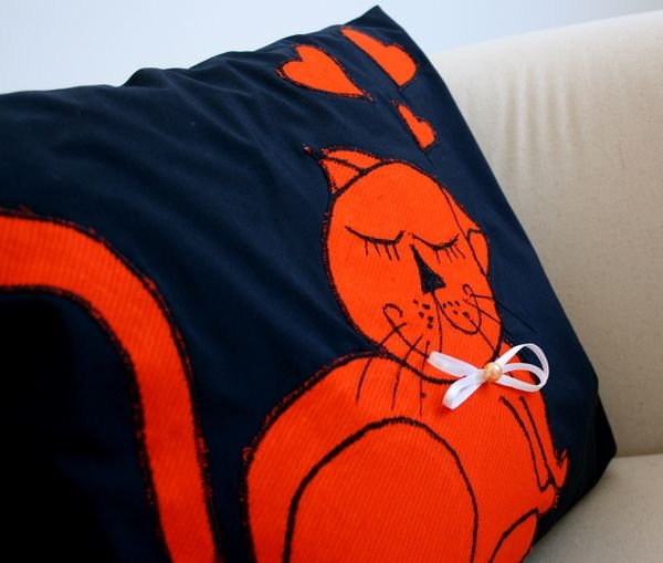Perna patrata cu pisica portocalie