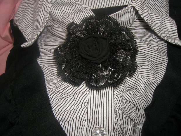 Brosa -floare dantela neagra