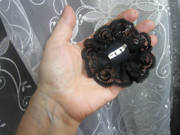 Brosa -floare dantela neagra