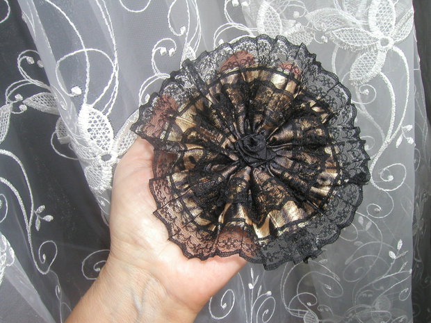Brosa -floare dantela neagra Rezervat