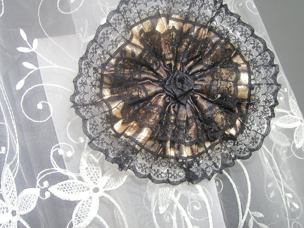 Brosa -floare dantela neagra Rezervat