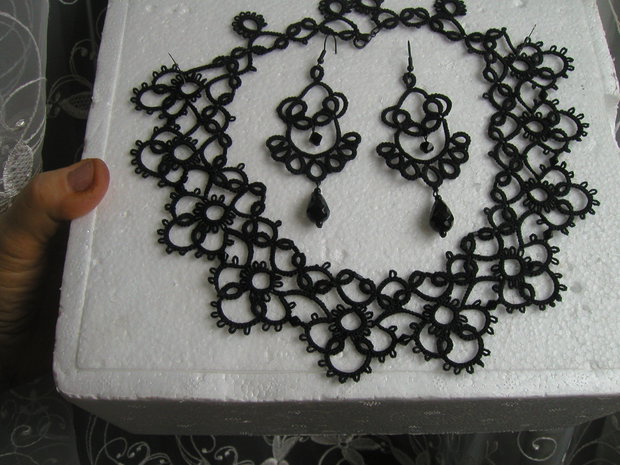 Colier si cercei crosetati tehnica tatting(frivolite) Rezervat