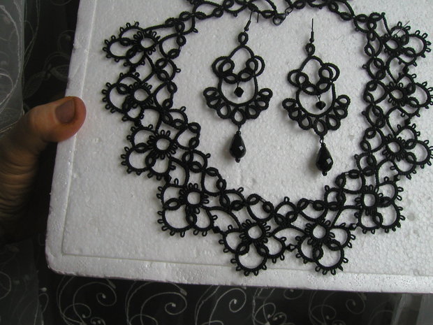 Colier si cercei crosetati tehnica tatting(frivolite) Rezervat