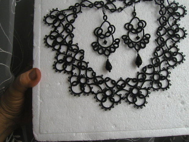 Colier si cercei crosetati tehnica tatting(frivolite) Rezervat