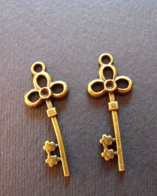 PANDANTIV BRONZ - CHEITA - 12 X 32 MM