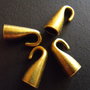 CAPAT DE BRONZ PENTRU SNUR SI ESARFE - 10 X 22 MM