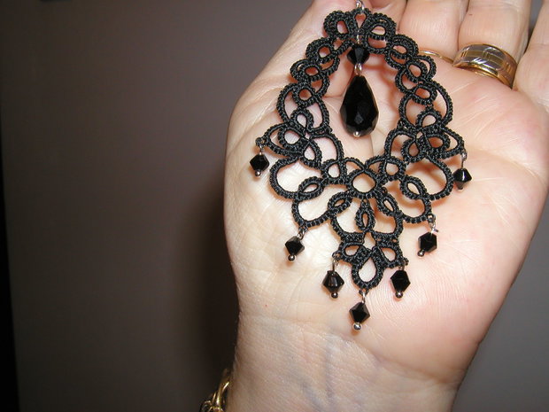 Cercei de matase neagra