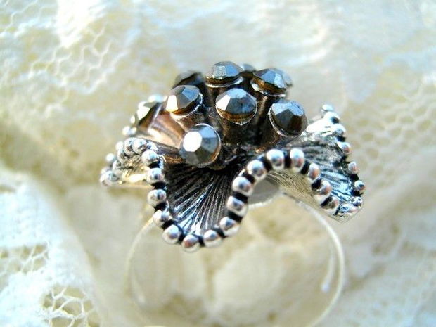 FLOWER RING