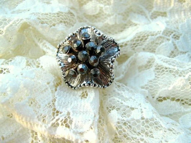 FLOWER RING