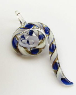 1241 - Pandantiv sticla tip Murano, acadea baston spirala, 74-84 x 37-38mm