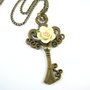 1282 - Pandantiv aspect bronz, cheie, 61x33mm