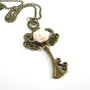 1283 - Pandantiv aspect bronz, cheie, 61x33mm