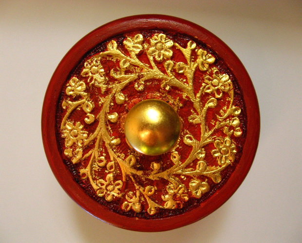 Cutie de bijuterii, rotunda, pictata, sculptata si poleita cu aur triplumasiv de 24 k