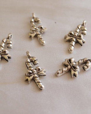 Charm argintat antichizat, 11x18mm (1)