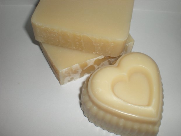 ANA - sapun-crema din unt de shea, 100% natural, vegan. Formula noua, cu fibre de matase naturala, salbatica.