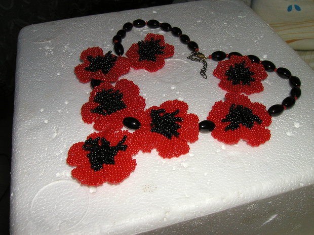 Set colier+cercei cu floari de mac REZRVAT