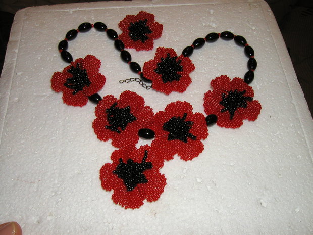 Set colier+cercei cu floari de mac REZRVAT