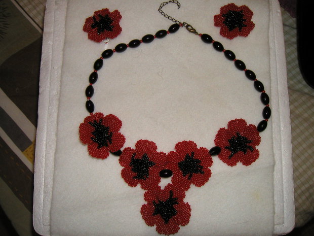 Set colier+cercei cu floari de mac REZRVAT