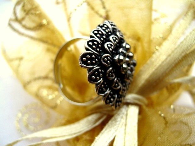 ANTIQUE RING