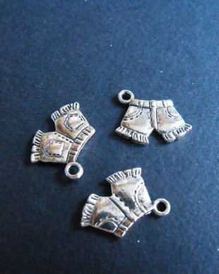 PANDANTIV PANTALONI - 17 X 14 MM