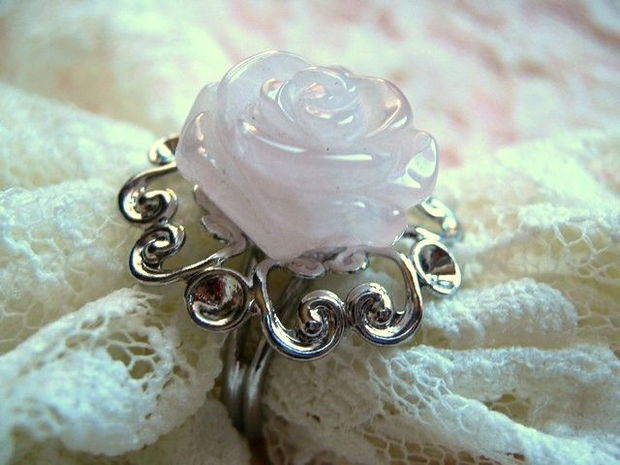 QUARTZ ROSE RING