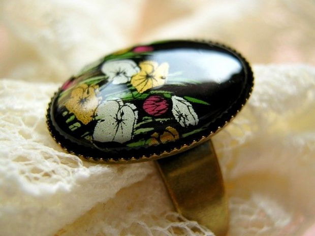 VINTAGE DELIGHT- ring